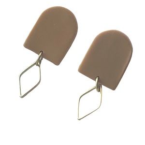 DAISY LANE STUDIO Simple But Eye Catching Tan & Triangle Post Pierced Earrings